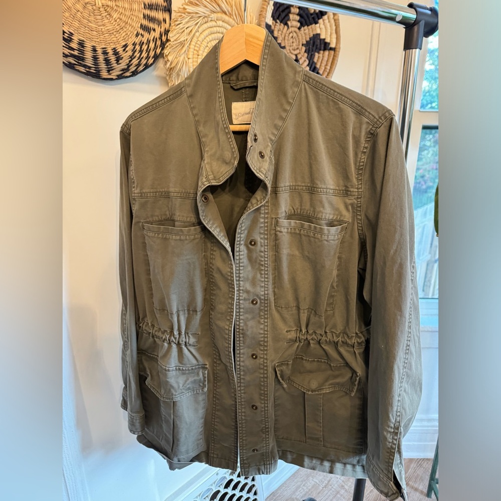 Army green coat w/ winched waist size L